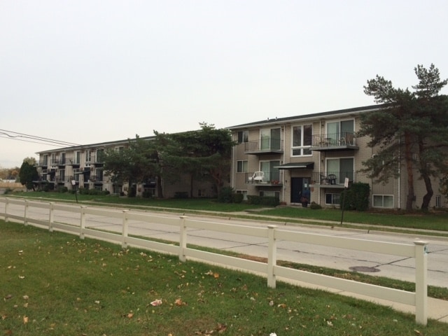 Building Photo - Brentwood Apartments