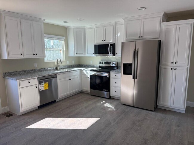 Building Photo - 425 Grand Oaks Ln