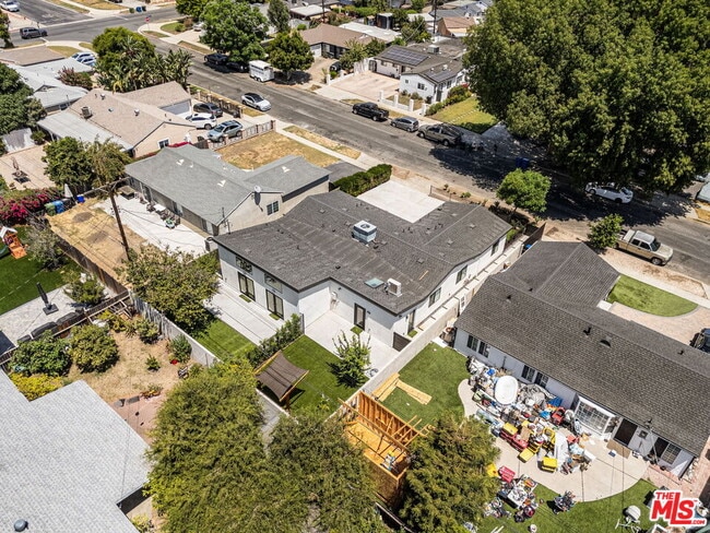Building Photo - 7933 Zelzah Ave