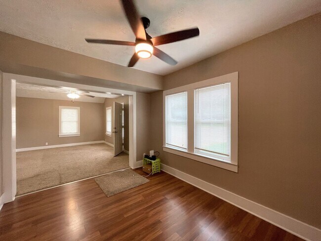 Building Photo - Cute 3 Bed 1 Bath McPherson Home in Good N...