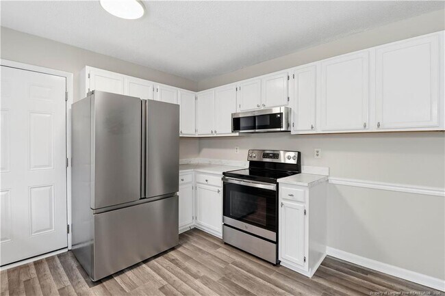 Building Photo - 6813 Foxton Ct