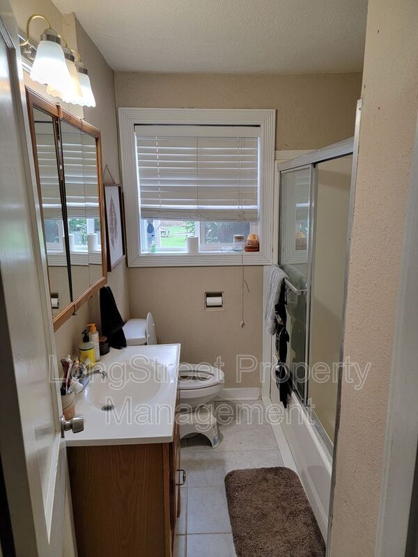 Building Photo - 943 NW 11th St