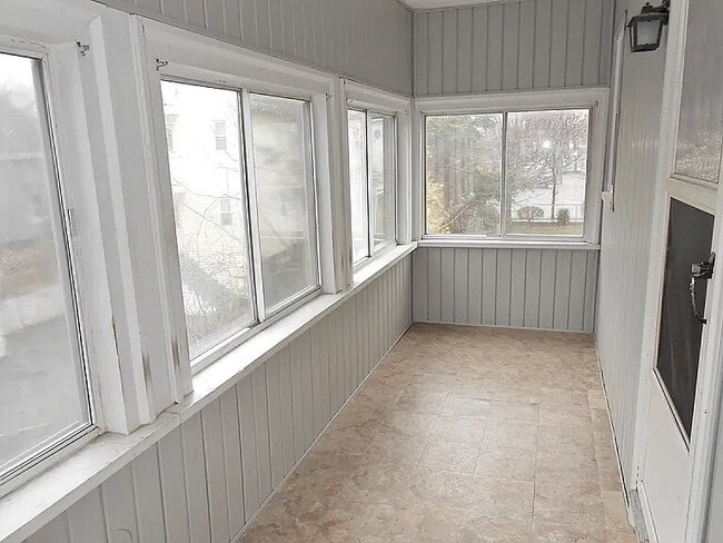 Building Photo - Spacious 3 Bedroom, 1 bath in prime Quincy location!