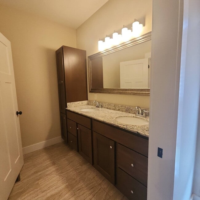 Building Photo - 1137 Cross Pointe Dr