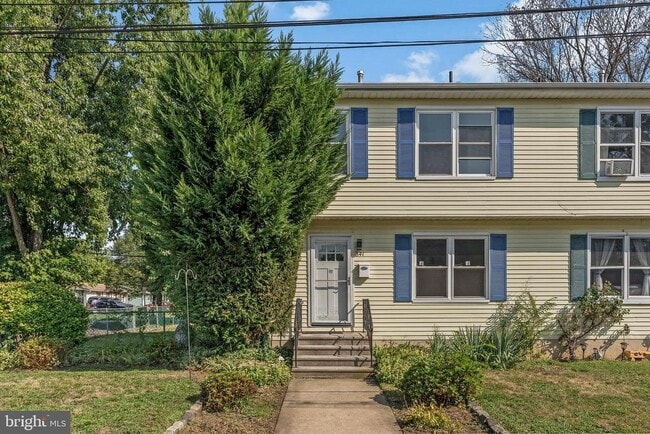 Building Photo - 341 Clarkson St