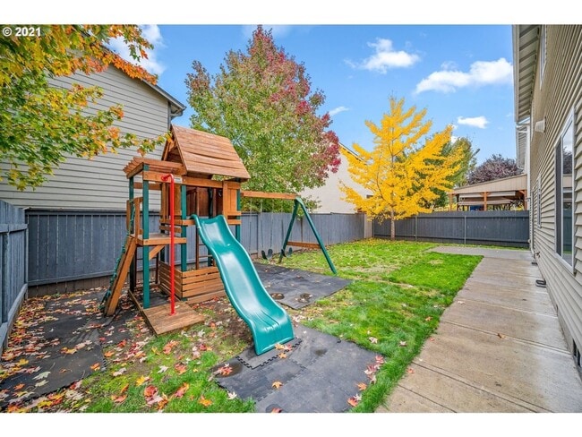 Building Photo - 4 Bedroom 2.5 Bath Home Recently Updated with Modern Finishes