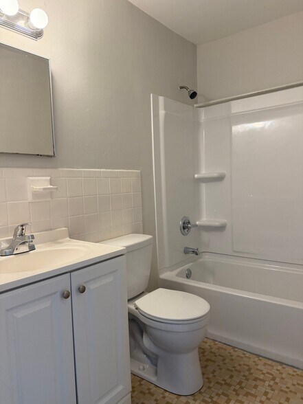 Building Photo - 2412 Azalea Garden Rd