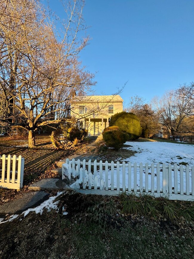 Building Photo - Historic Three Bedroom Home on Large Lot