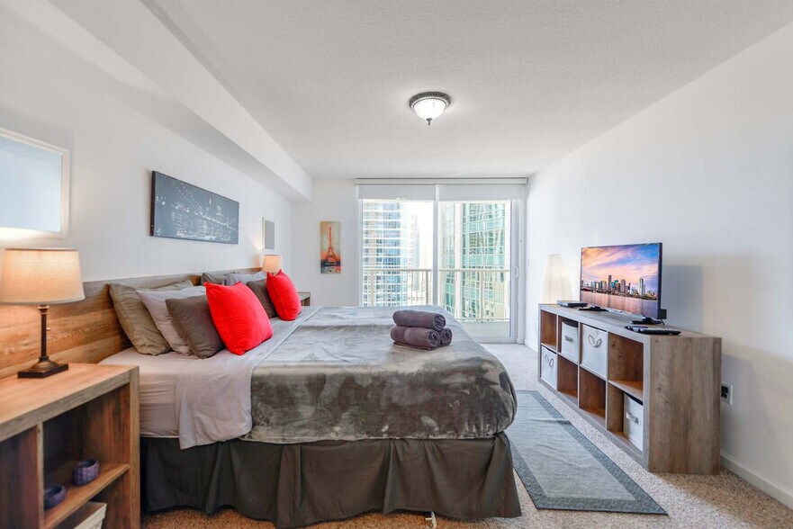 Building Photo - 1200 Brickell Bay Dr
