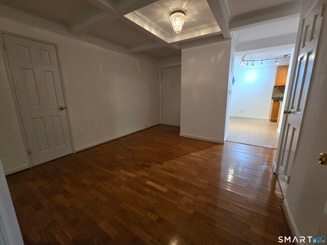 Building Photo - 39 Glenbrook Rd