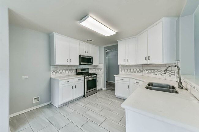 Building Photo - 1217 Quarterhorse Dr