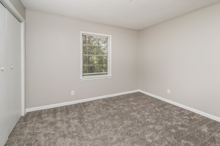 Building Photo - 5141 Hillside Dr NW