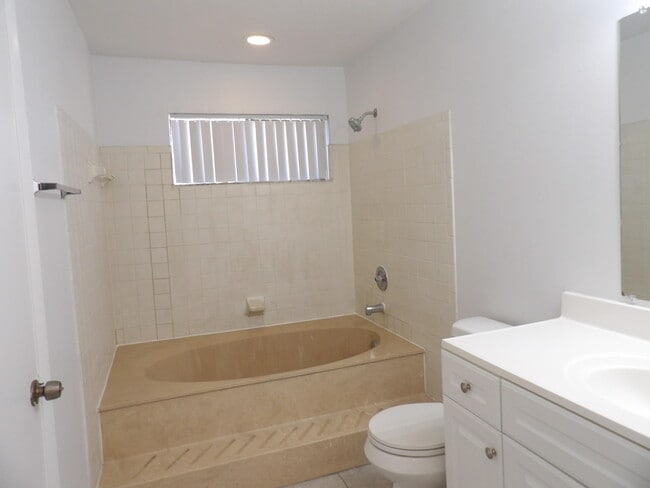 Building Photo - 4132 Palm Bay Cir