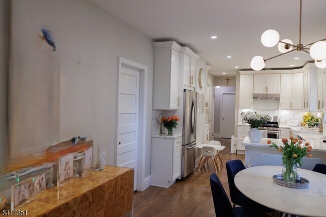 Building Photo - 33 Claremont Ave