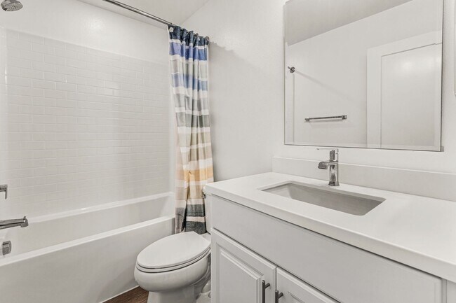 Building Photo - Highly upgraded 3 Bed 3 Bath Townhome with Resort Style Amenities