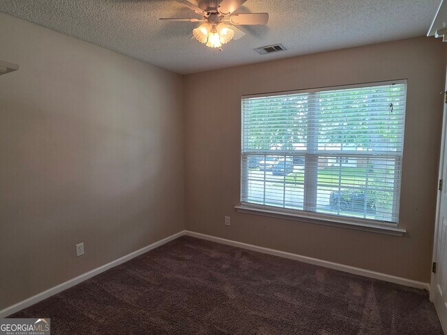 Building Photo - 301 Aspen Arbor