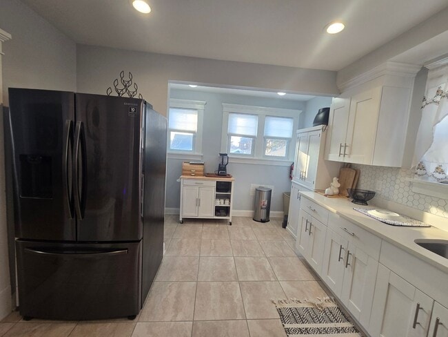 Building Photo - Spacious, meticulously renovated single family: 2-bedroom, 2 full bathroom & finished basement an...