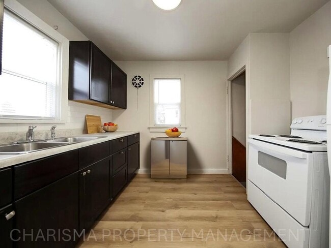 Building Photo - Charming 3 BD Home Across from Emerson Park – Move-In Ready!