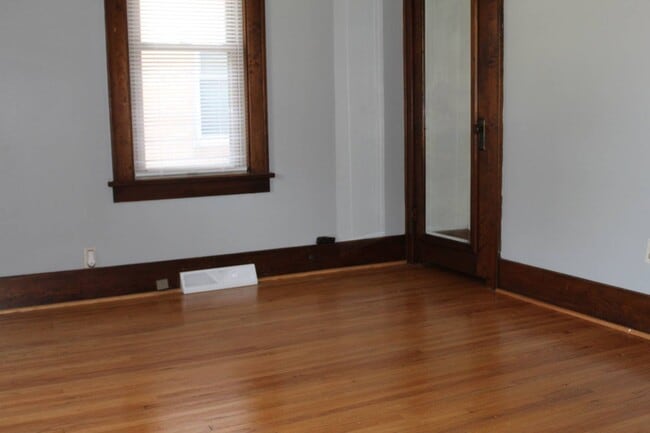 Building Photo - 439 7th St