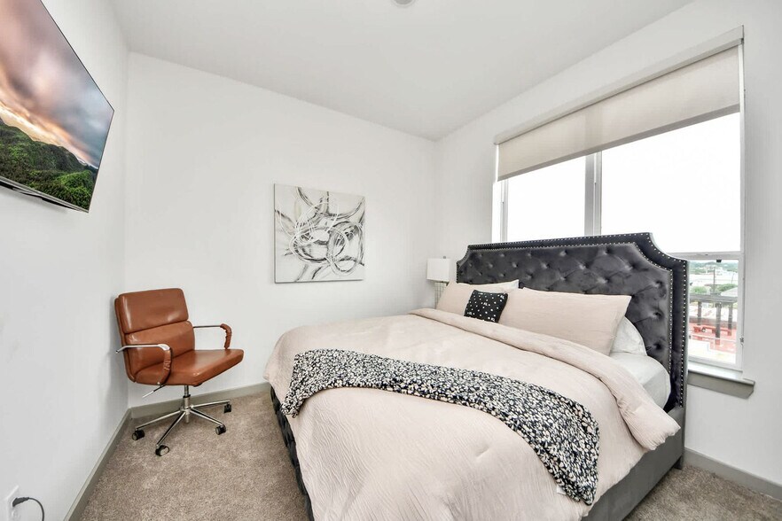 Building Photo - 1111 Shepherd Dr