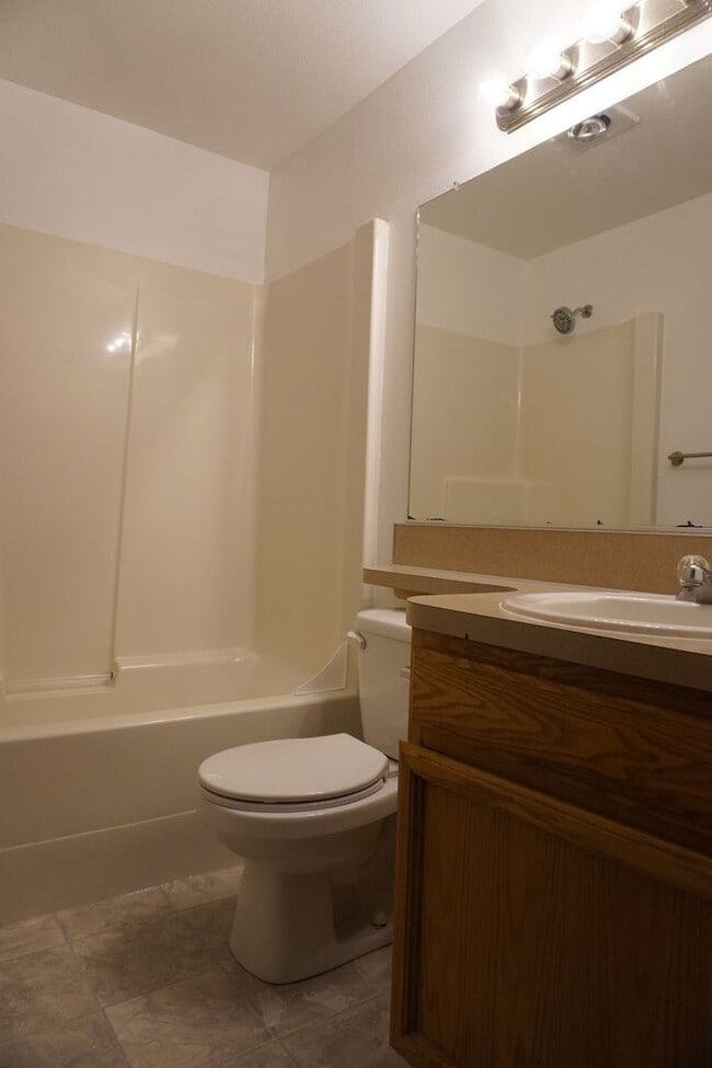 Building Photo - Well Maintained Single Level Home for Lease in Kelso