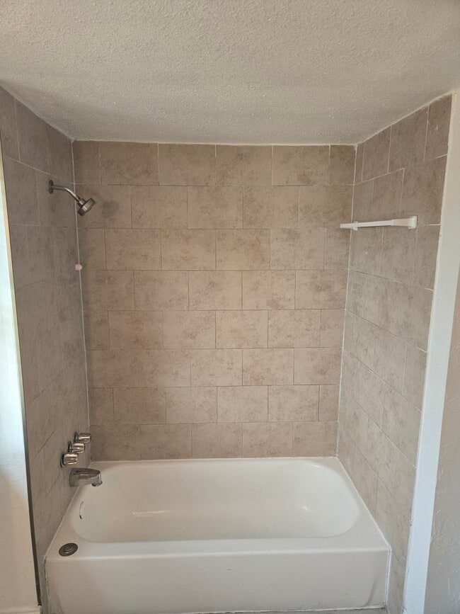 Building Photo - CHARMING 2 BEDROOM 1 BATH APARTMENT HOME - $500 OFF FIRST MONTH RENT!