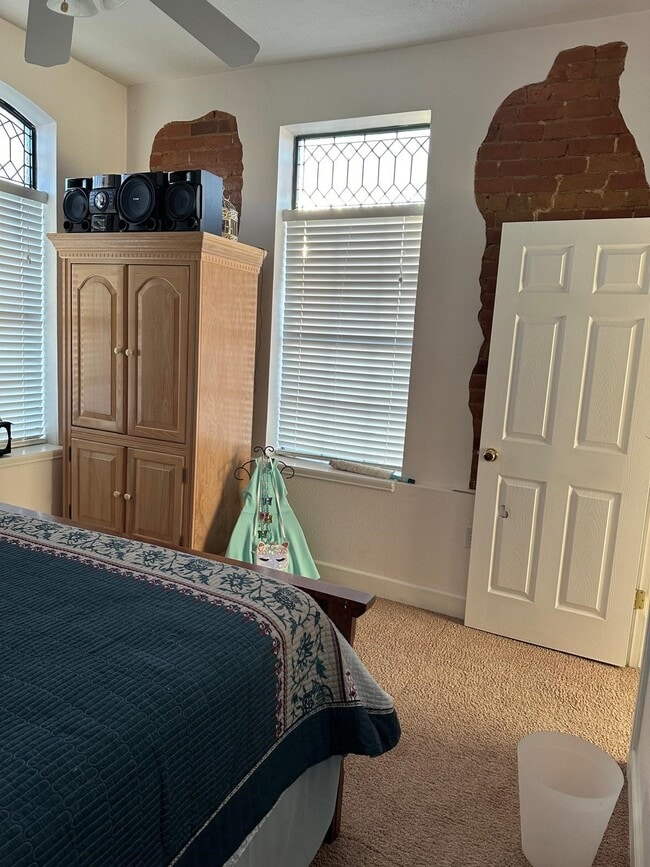 Building Photo - 519 Spring St