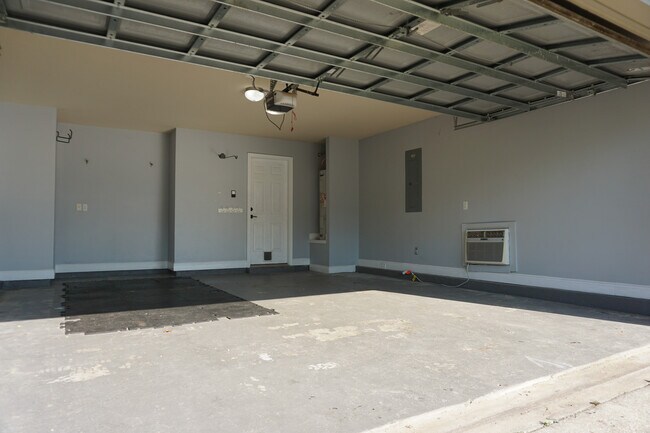Building Photo - 127 Bronze Cir