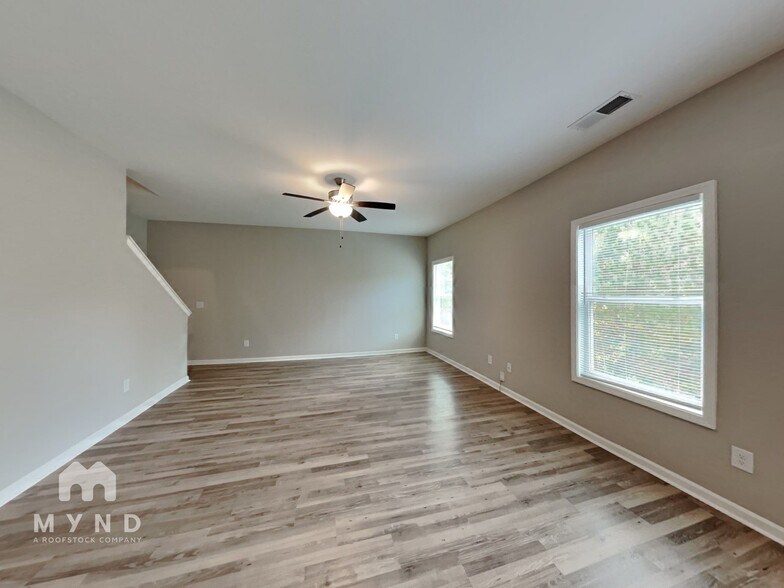 Building Photo - 386 Springwater Wy