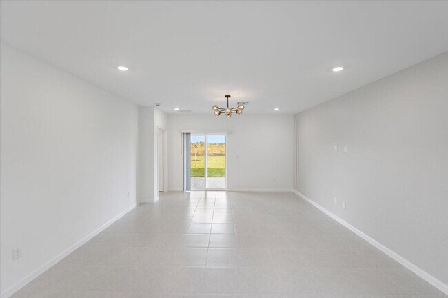 Building Photo - 11161 NW Fernbrook Dr