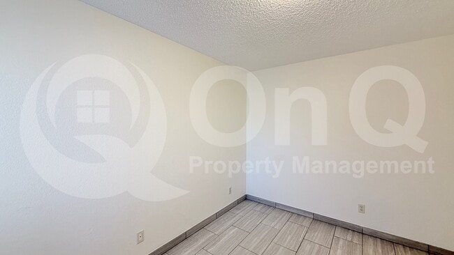 Building Photo - 1712 E Pepper Cir