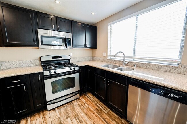 Building Photo - 109 Elegante Way