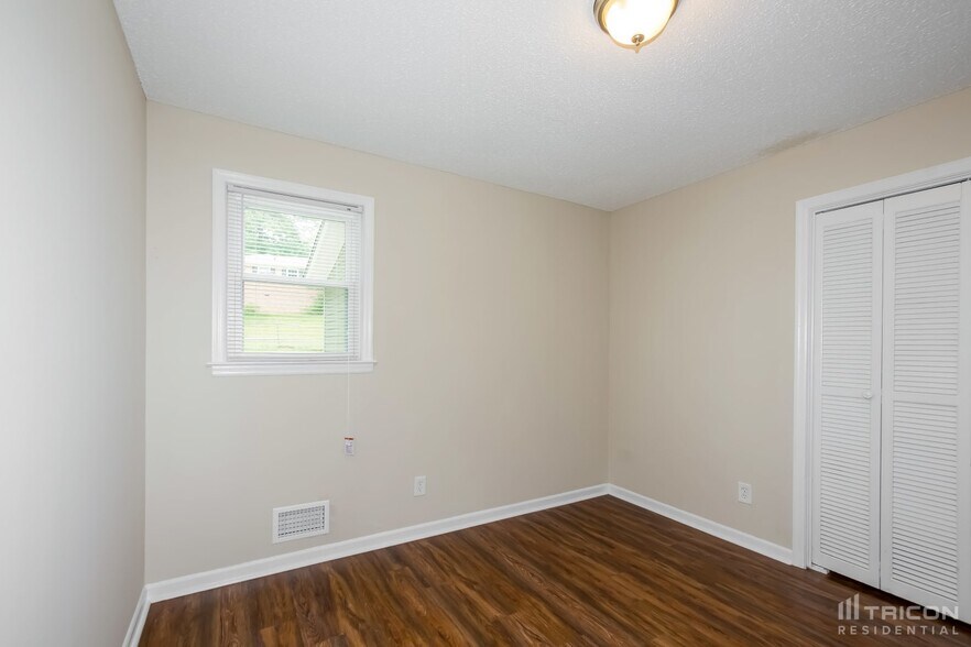 Building Photo - 530 N Royal Tower Dr