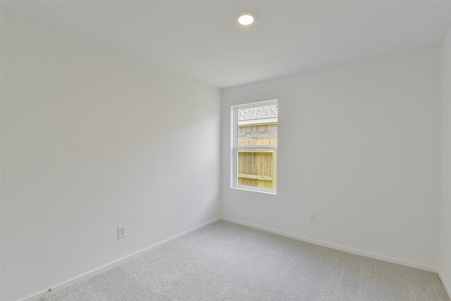 Building Photo - 16818 Great Highlands Dr