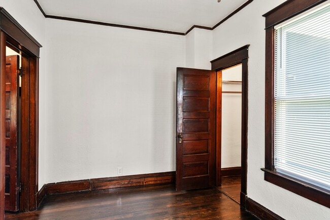 Building Photo - Charming 3-Bedroom Home with Spacious Layout and Bonus Utility Space