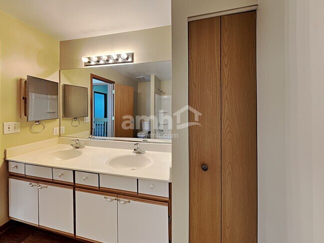 Building Photo - 20921 W Barrington Ln