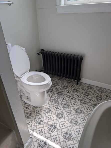 Building Photo - 117 1/2 Park Rd