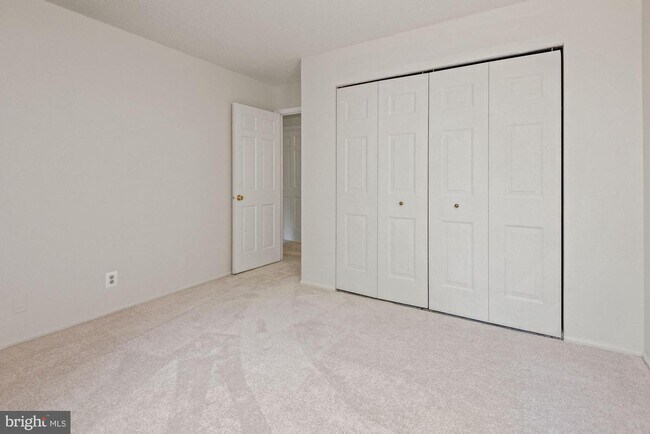 Building Photo - 7640 Provincial Dr