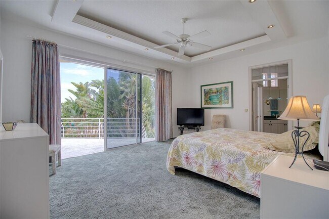 Building Photo - 131 Sands Pt Dr