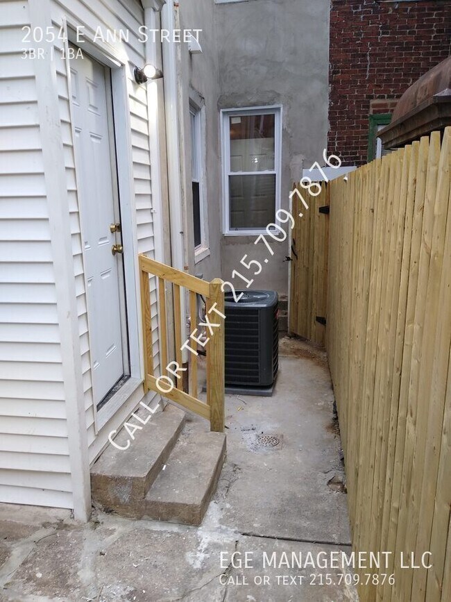 Building Photo - 2054 Ann St