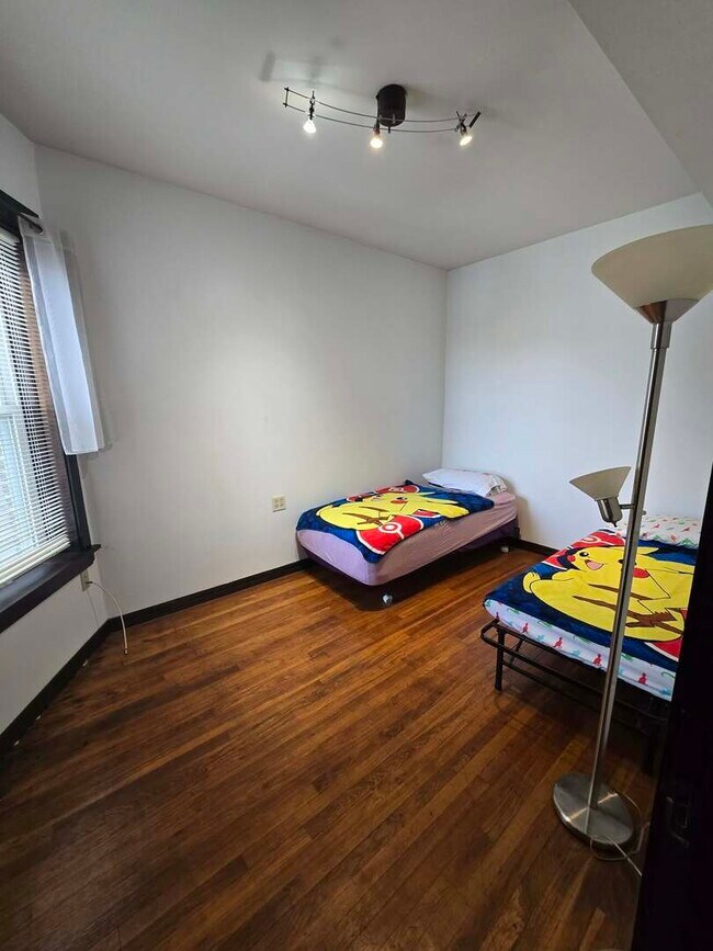 Building Photo - 5114 N Ashland Ave