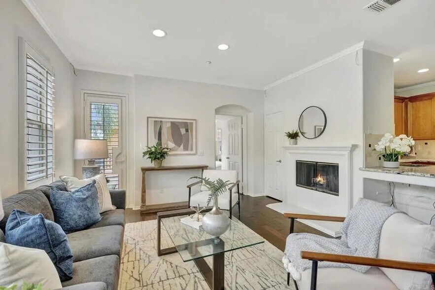 Building Photo - 2642 Bellezza Dr