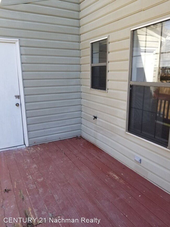 Building Photo - 1657 Skiffes Creek Cir