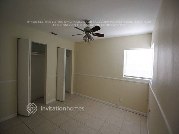 Building Photo - 5217 NE 2nd Ave