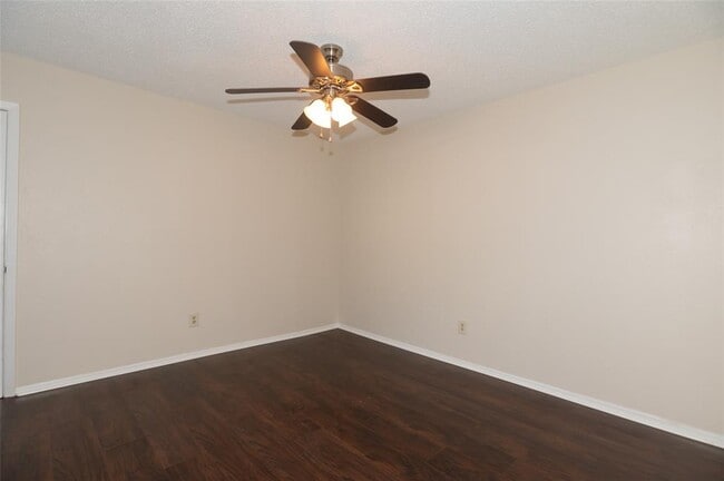 Building Photo - 1407 Click Cove