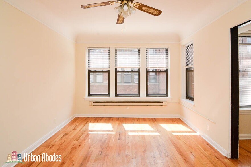 Building Photo - 4415 N Wolcott Ave