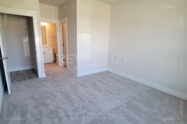 Building Photo - Modern 4BR/3BA Home Near Gulf Shores