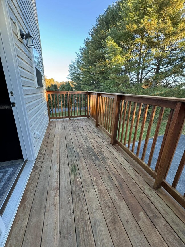 Building Photo - 119 Amanda Ln