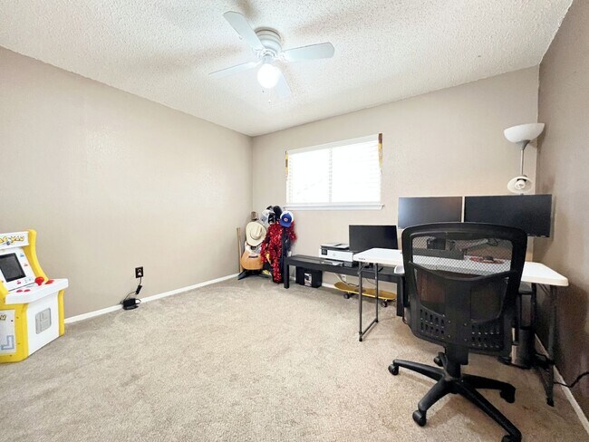 Building Photo - 9731 Anderson Village Dr