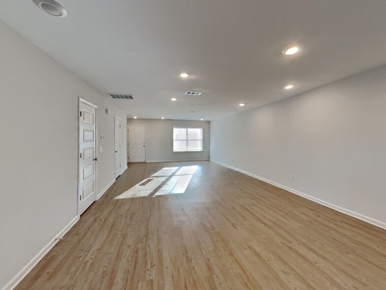 Building Photo - 34 Red Robin Ct